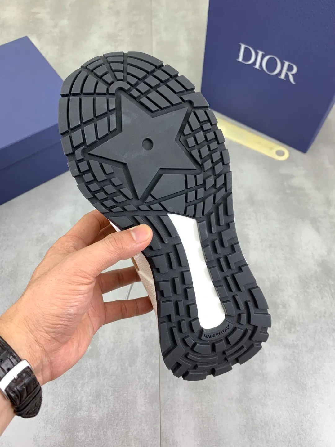 Men's Men's Shoes💰P440💰[New Style]🆘[Dior] 2025 Dior Original Lace-up Low-top Men's Shoes Classic casual shoes 🔥This model is the official classic model, with high quality and made by famous original designers. It is made of high-quality cowhide with original materials➕comfortable and breathable mesh lining➕pigskin insole. The perfect last shape and generous and fashionable design have attracted many consumers and are suitable for drivers to drive🚗. What you want is the best quality in the market. Color: seven colors. Code number: 38--44 (45 46 customized)